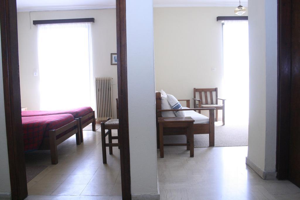 Aparthotel Iliahtides Amarynthos Bilik gambar